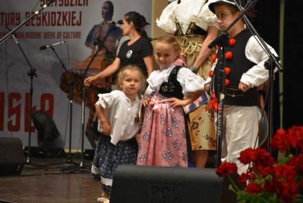 Piąty dzień Tygodnia Kultury Beskidzkiej w Wiśle - występy w wiślańskim amfiteatrze - prowadzący
